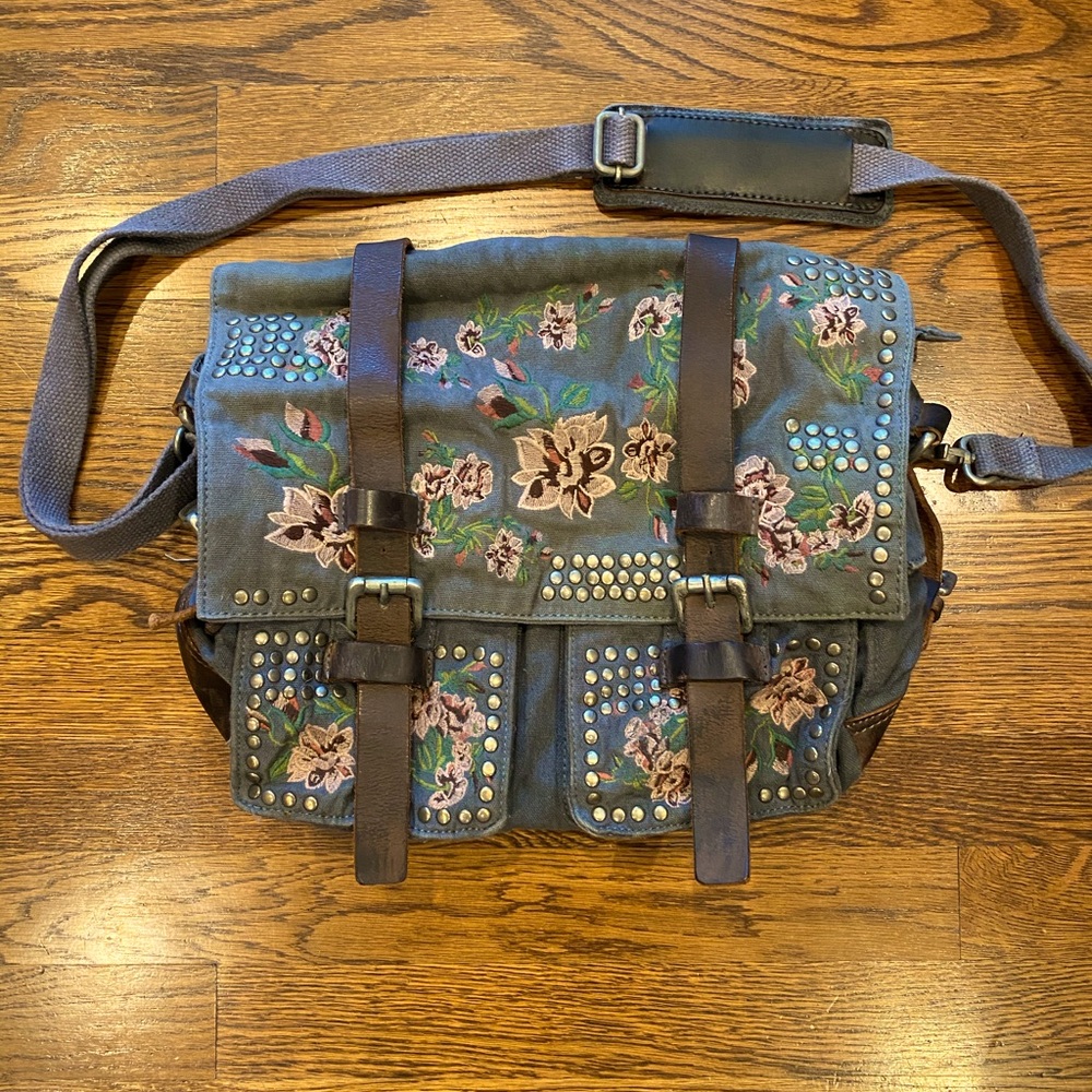 Like New Free People boho embroidered bag!